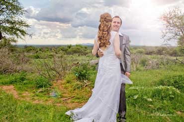 Elopement Pros and Cons